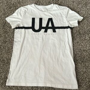 Under Armour classic tee shirt.